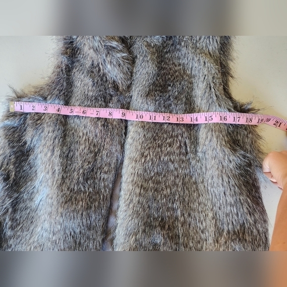 Calvin Klein Faux Fur Gray Vest Women's Sz M. - Picture 5 of 6
